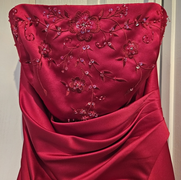 Prom, bridesmaid or evening gown. - Picture 7 of 7